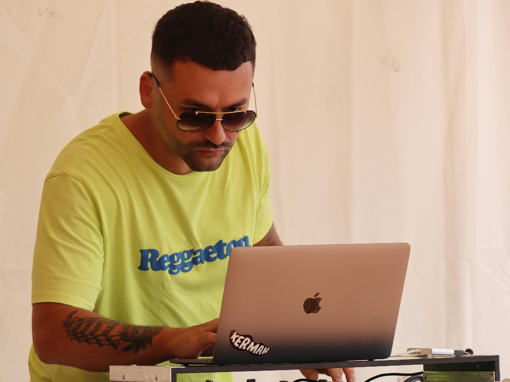 reggaeton title.jpg